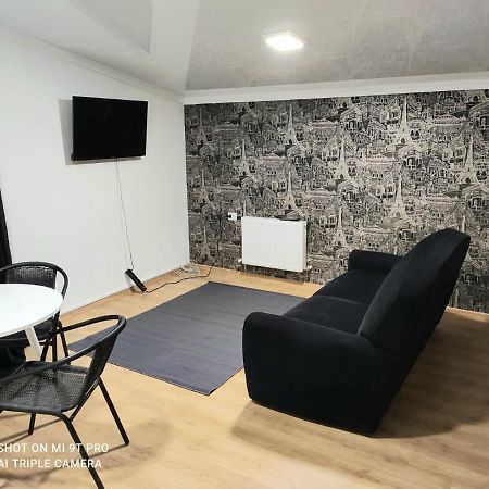 Studio In The Center City Chisinau Bagian luar foto